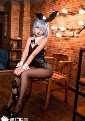 在电影院里挺进h
