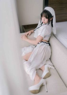 年轻的女教师2免费
