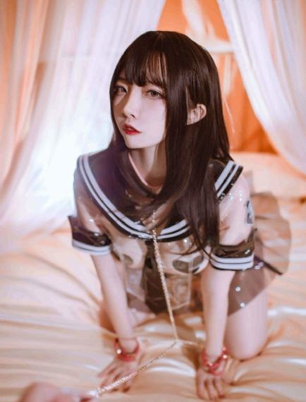 战火中的花蕾